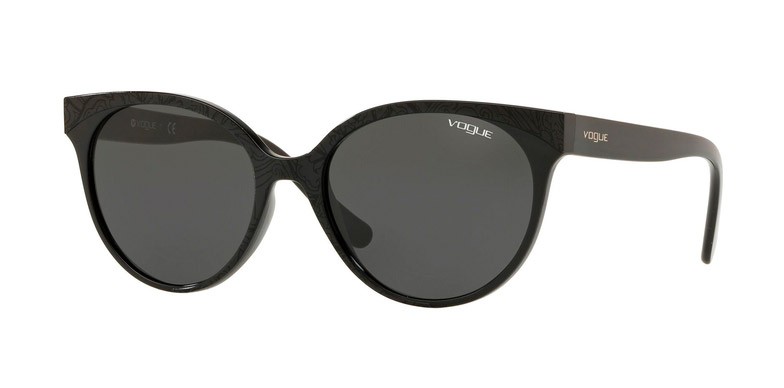Солнцезащитные очки VOGUE 0VO 5246S в черной оправе